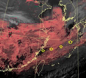 寒流快到了！濕冷「雲街」已在台灣上空 鄭明典：氣溫將明顯下降