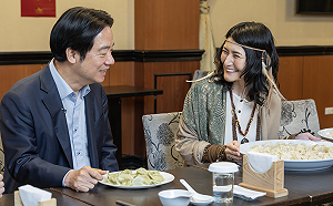 (影)日本大胃王Angela佐藤來總統府！賴清德親眼見證狂吞100顆水餃