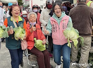 歲末冬寒  卓佩于攜手華山基金會一起做公益