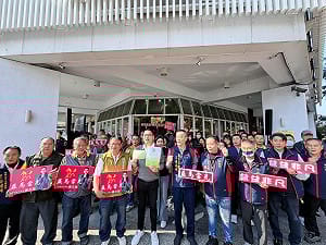 最強「防蚊液」力拚三連霸    逾60位里長陪黃文益登記初選