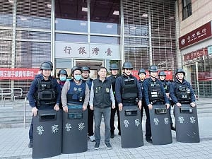 春節前金流爆量　中市警加強銀行周邊巡守助護鈔