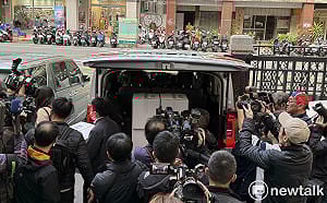 快訊》高金素梅國會辦公室遭搜索7小時 共9箱資料、電腦主機遭扣押