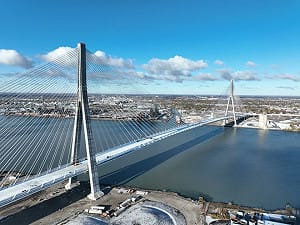 川普揚言卡關美加新跨境大橋! 通車前夕突放話：不補償就別想開