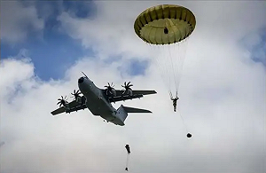 竟然不給傘兵降落傘! 為了每年省6.4億 英「戰場精英」傘兵團取消跳傘訓練