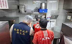 「出包原因」曝光！肯德基蛋撻內餡藏電池   衛生局開罰移送檢調