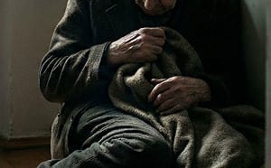 子女竟是最大威脅？2025老人受暴破2萬件　衛福部：留心求救訊號