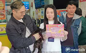 (影)貓的報恩台中上映！好心男撿流浪貓照顧 帶到彩券行竟刮中百萬大獎！