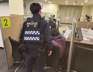 網購中藥是假的！68歲婦誤信「中醫助教」險匯20萬積蓄  警銀聯手及時阻詐