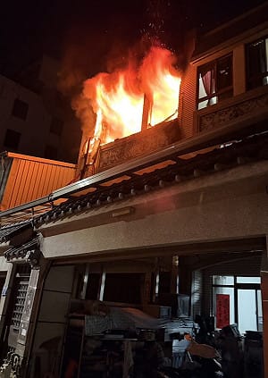 台中初一清晨住宅火警夫死妻傷　案發前疑有爭吵聲