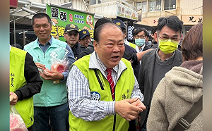 快訊》澎湖縣長陳光復疑似失足摔下樓  頭部重創在醫院急救中