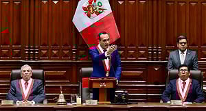秘魯國會罷免總統赫里 十年內第八位領導人下台