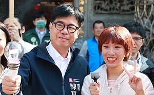 賴清德點名陳其邁以後麥克風變大支  陳其邁回：就是這支！