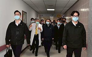 探視陳光復術後病情   卓揆感謝高榮醫療團隊用心照顧