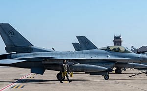 美F-16罕見於中國黃海ADIZ附近訓練！ 雙方戰機短暫對峙