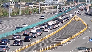 初五北返車潮湧現！雪隧回堵4公里 國5實施主線儀控  