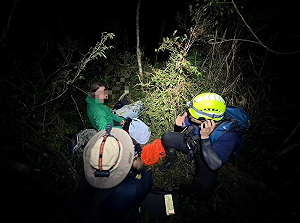 挪威男哈盆越嶺迷路受困  宜蘭消防深夜搜救6小時平安下山