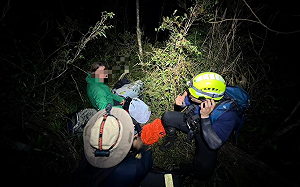 挪威男哈盆越嶺迷路受困  宜蘭消防深夜搜救6小時平安下山