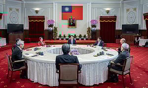 台美關稅協議文本3月2日送立院！韓國瑜指別「化骨綿掌」 賴清德「九陽真經」妙回