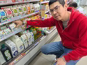 台中班班有鮮乳 家長反映竟要補差額 周永鴻籲市府檢討兌換機制