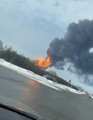 (影) 斷油、斷電、斷貸款！烏奇襲俄油庫、轟德魯日巴僅存油管 匈、斯聯手「大反撲」 