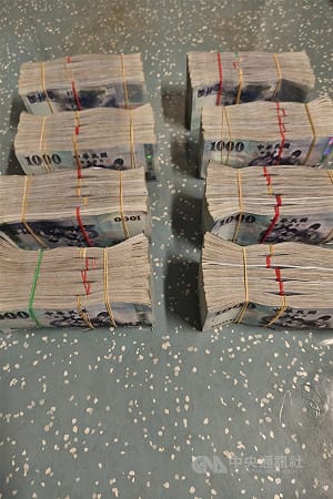 越南移工搭火車掉400萬現金　南檢查出地下匯兌