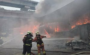 (影)泰山回收場清晨驚傳大火！黑煙衝天畫面曝光