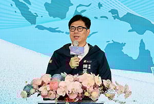 蔣萬安提「育兒減少工時計畫」   陳其邁：如何落實讓更多的家庭受惠？ 