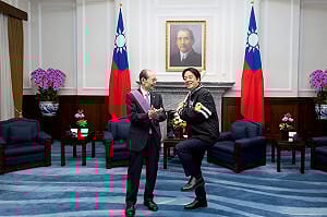 賴清德頒「一等景星勳章」 王貞治：台灣WBC歷來最強、能與日本攜手前進美國 