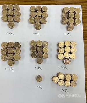 印尼男持50元粗糙偽幣換鈔露餡　遭北市警查扣677枚