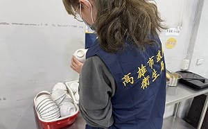 必比登名店鴨肉珍爆「瓷碗碎片摻飯」  業者道歉、衛生局揪7缺失