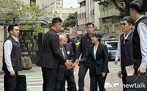 (影)民主補課潮！義光教會追思擠爆  蕭美琴：做台灣人很困難才能以此為傲