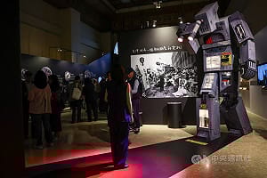 自由花蕊展破10萬人次參觀　李遠：想哭就哭吧