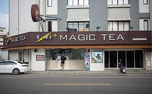 還以為來到中國？茶之魔手台南門市簡體字宣傳語遭炎上  總部發文急滅火