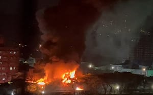 汐止深夜大火濃煙飄散影響南港 環保局:外出戴口罩