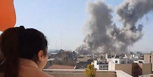 (影)「天啊他們打中了」伊朗最高領袖遭斬首 目擊者狂笑、街頭歡慶