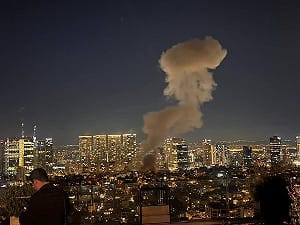 伊朗總統才致歉承諾「將保持克制」司法總監揚言續轟炸波斯灣鄰國