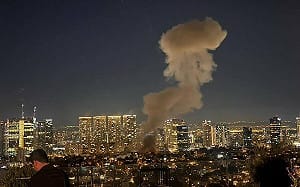 伊朗總統才致歉承諾「將保持克制」司法總監揚言續轟炸波斯灣鄰國