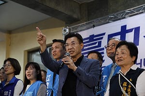 甩開楊瓊瓔糾纏 江啟臣首場大型造勢人氣爆棚！ 選區藍白議員全數力挺