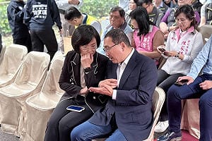 與侯友宜交談、雙北市長同台 蘇巧慧展高度：最認真準備新北市政