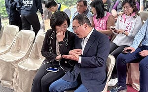 與侯友宜交談、雙北市長同台 蘇巧慧展高度：最認真準備新北市政