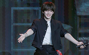 「黃金忙內」VERIVERY岡旻首度個人登台！撒嬌賣萌討抱抱全場瘋狂