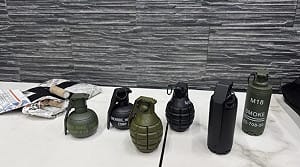 高雄男網路嗆聲吃子彈 警蒐證起出大量彈藥刀械毒品