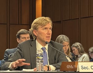 美次長：對台軍售立場不變　籲夥伴盡自身防衛責任