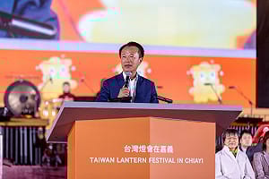 2026台灣燈會開燈　翁章梁迎百萬人潮　主燈「世界的阿里山」點亮嘉義