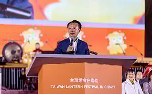 2026台灣燈會開燈　翁章梁迎百萬人潮　主燈「世界的阿里山」點亮嘉義