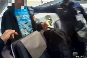 英國男性騷擾空服員、抽電子菸！華航：脫序行為零容忍