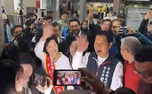 獲徵召就鬧事！ 藍動員千人擠車站迎接游淑貞 作家傻眼：這是21世紀台灣嗎？