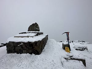 現實版冰雪奇緣！玉山主峰積雪10公分 夢幻雪景照曝光