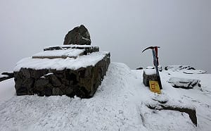 現實版冰雪奇緣！玉山主峰積雪10公分 夢幻雪景照曝光