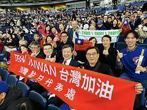 WBC》率60人加油團應援 台灣隊首戰0比3惜敗 李逸洋：輸一場沒關係繼續加油！